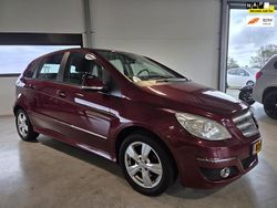Rood Gebruikt 2009 Mercedes B170 MPV | € 6.450 (Eerlijke prijs)