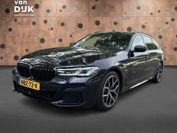 Zwart, metallic lak Gebruikt 2022 BMW 530 Comfort Edition Stationwagen | € 41.900 (Goede deal)