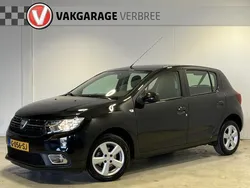 Zwart Gebruikt 2017 Dacia Sandero Lauréate Hatchback | € 9.940 (Eerlijke prijs)
