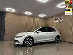 Grijs, metallic lak Gebruikt 2020 VW Golf VIII Style Hatchback | € 22.950 (Eerlijke prijs)