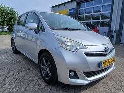 Grijs Gebruikt 2013 Toyota Verso-S Comfort MPV | € 11.995 (Eerlijke prijs)
