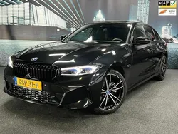 Zwart Gebruikt 2023 BMW 330 Executive Sedan | € 46.500 (Eerlijke prijs)