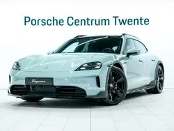 Groen, metallic lak Gebruikt 2024 Porsche Taycan 4S Cross Turismo Sedan | € 139.900