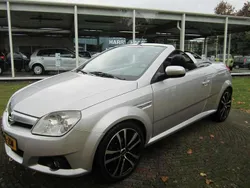 Grijs, metallic lak Gebruikt 2004 Opel Tigra Cosmo Cabriolet | € 6.950