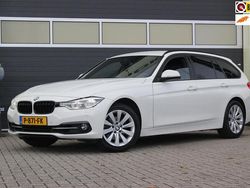 Wit (metallic) Gebruikt 2017 BMW 320 Executive Stationwagen | € 17.700 (Goede deal)