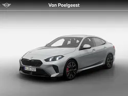 Skyscraper grey metallic (grijs metallic) Nieuw 2025 BMW 220 M Sport Coupé | € 55.216 (Super prijs)