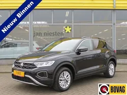 Zwart Gebruikt 2022 VW T-Roc Life SUV | € 25.950 (Eerlijke prijs)