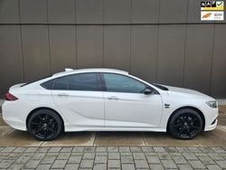 Wit Gebruikt 2017 Opel Insignia Business Hatchback | € 14.750 (Iets duurder)