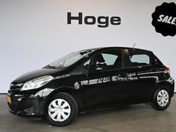 Zwart Gebruikt 2015 Toyota Yaris Hatchback | € 8.440 (Eerlijke prijs)