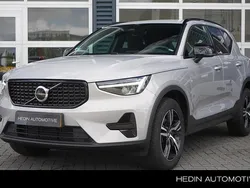 Grijs, metallic lak Gebruikt 2024 Volvo XC40 Plus SUV | € 43.995 (Eerlijke prijs)