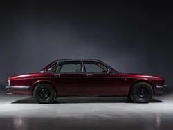 Roodburdeous Gebruikt 1991 Jaguar XJ40 Sedan | € 9.900