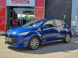 Blauw Gebruikt 2023 Toyota Yaris Hybrid Business Edition Hatchback | € 22.400 (Eerlijke prijs)