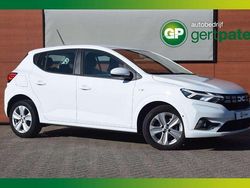 Wit Gebruikt 2024 Dacia Sandero Expression Hatchback | € 19.500 (Eerlijke prijs)