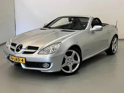 Grijs, metallic lak Gebruikt 2009 Mercedes SLK200 AMG Cabriolet | € 11.750 (Eerlijke prijs)