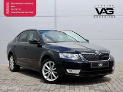 Zwart, metallic lak Gebruikt 2013 Skoda Octavia Hatchback | € 8.899 (Eerlijke prijs)
