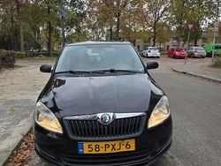 Zwart (metallic) Gebruikt 2011 Skoda Fabia Hatchback | € 3.599