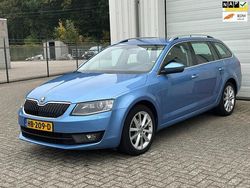 Blauw Gebruikt 2015 Skoda Octavia Sport Stationwagen | € 6.945 (Eerlijke prijs)