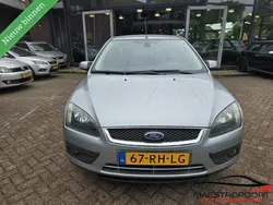 Grijs Gebruikt 2005 Ford Focus Sedan | € 1.499 (Eerlijke prijs)