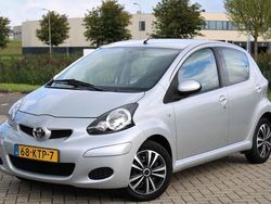 Grijs Gebruikt 2010 Toyota Aygo Comfort Hatchback | € 5.999 (Eerlijke prijs)