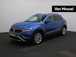 Blauw Gebruikt 2024 VW T-Roc Edition SUV | € 29.900 (Eerlijke prijs)