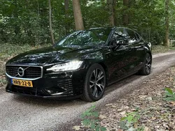 Zwart Gebruikt 2020 Volvo S60 R-Design Sedan | € 27.699 (Eerlijke prijs)