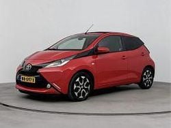 Rood Gebruikt 2017 Toyota Aygo X-wave Hatchback | € 10.445 (Iets duurder)