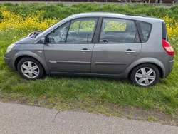 Gebruikt 2005 Renault Scénic II Luxe MPV | € 1.450 (Goede deal)
