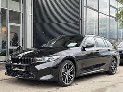 Zwart (metallic) Gebruikt 2024 BMW 330e Shadowline Stationwagen | € 50.900 (Eerlijke prijs)