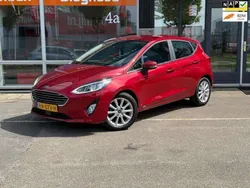 Rood Gebruikt 2017 Ford Fiesta Titanium Hatchback | € 13.950 (Goede deal)