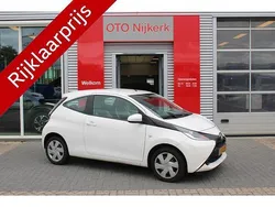 Wit Gebruikt 2014 Toyota Aygo X-play Hatchback | € 9.900 (Eerlijke prijs)