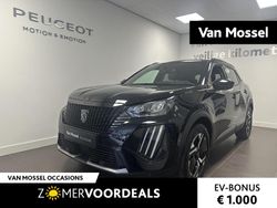 Zwart, metallic lak Gebruikt 2024 Peugeot e-2008 Allure SUV | € 32.940 (Iets duurder)