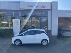 Wit Gebruikt 2014 Toyota Aygo X-play Hatchback | € 9.500 (Eerlijke prijs)