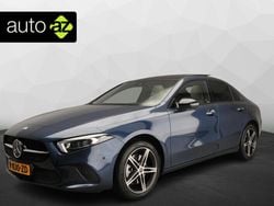 Blauw, metallic lak Gebruikt 2023 Mercedes A250 Premium Plus Sedan | € 32.900 (Goede deal)