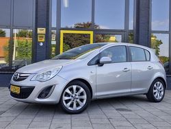 Grijs, metallic lak Gebruikt 2012 Opel Corsa Edition Hatchback | € 3.450 (Eerlijke prijs)