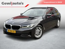 Grijs Gebruikt 2022 BMW 520 Comfort Edition Stationwagen | € 38.999 (Goede deal)