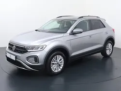 Grijs Gebruikt 2023 VW T-Roc Life SUV | € 21.840 (Goede deal)