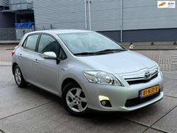 Grijs (metallic) Gebruikt 2010 Toyota Auris Hybrid Hatchback | € 9.599 (Eerlijke prijs)