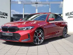 Rood Nieuw 2024 BMW 330e Executive Sedan | € 72.404 (Eerlijke prijs)
