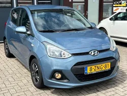 Blauw, metallic lak Gebruikt 2015 Hyundai i10 Comfort Hatchback | € 6.495 (Eerlijke prijs)