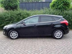 Zwart Gebruikt 2013 Ford Focus Titanium Sedan | € 4.850 (Goede deal)