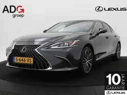 Grijs Gebruikt 2023 Lexus ES300H Business Edition Sedan | € 49.950 (Iets duurder)