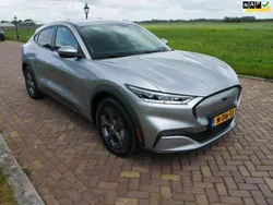 Grijs, metallic lak Gebruikt 2021 Ford Mustang Mach-E SUV | € 24.200 (Super prijs)