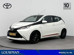 Pure white (licht wit) Gebruikt 2014 Toyota Aygo X-play Hatchback | € 8.445 (Eerlijke prijs)