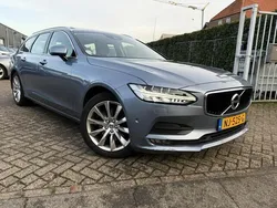 Blauw, metallic lak Gebruikt 2017 Volvo V90 Momentum Stationwagen | € 11.950 (Eerlijke prijs)