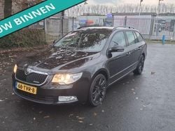Zwart, metallic lak Gebruikt 2012 Skoda Superb Business Line Stationwagen | € 4.449 (Eerlijke prijs)