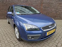 Blauw Gebruikt 2006 Ford Focus Futura Hatchback | € 1.695 (Eerlijke prijs)