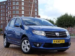 Blauw Gebruikt 2013 Dacia Sandero Lauréate Hatchback | € 7.750 (Eerlijke prijs)