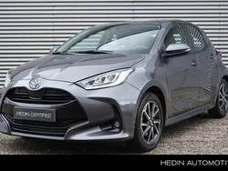 Grijs Gebruikt 2023 Toyota Yaris Hybrid Play Hatchback | € 23.945 (Eerlijke prijs)