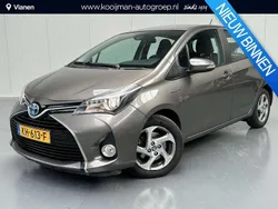 Grijs Gebruikt 2016 Toyota Yaris Hybrid Trend Hatchback | € 13.950 (Eerlijke prijs)