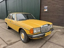 Geel Gebruikt 1981 Mercedes 200 Sedan | € 7.250